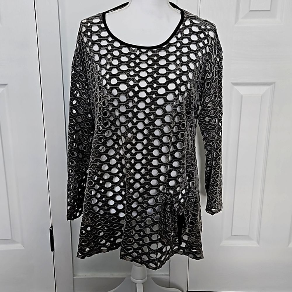 Yushi gray cutout top